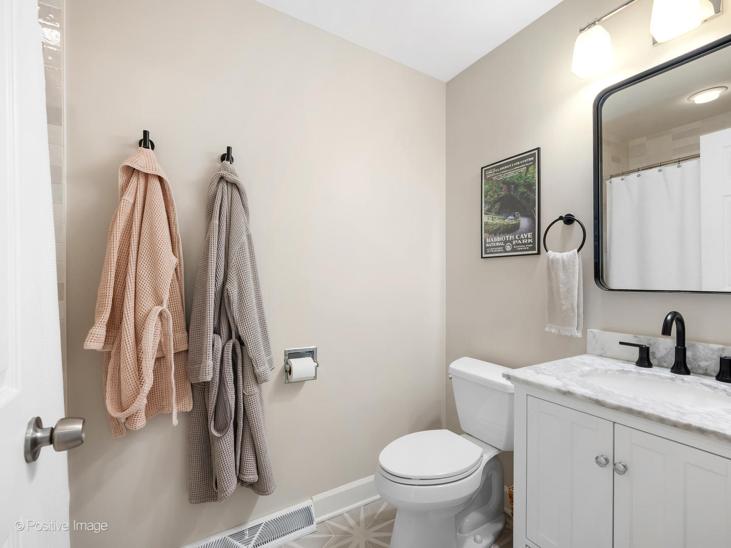 212 Woodstock Avenue, Clarendon Hills, IL 60514