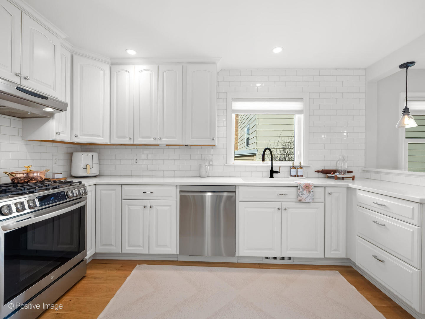 212 Woodstock Avenue, Clarendon Hills, IL 60514