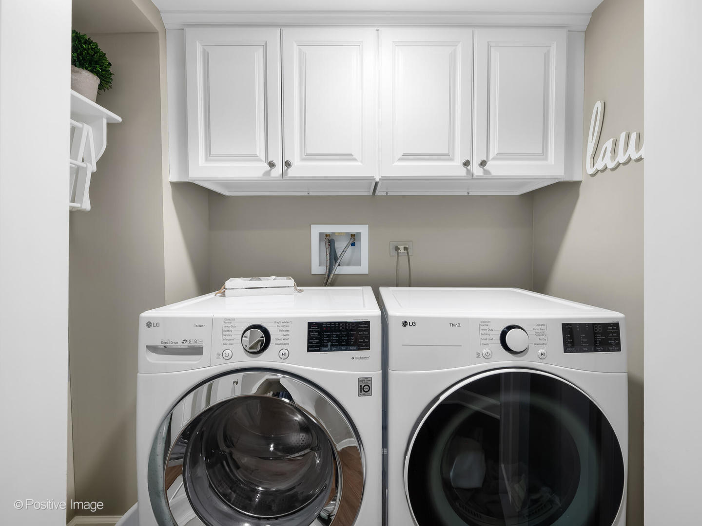 212 Woodstock Avenue, Clarendon Hills, IL 60514