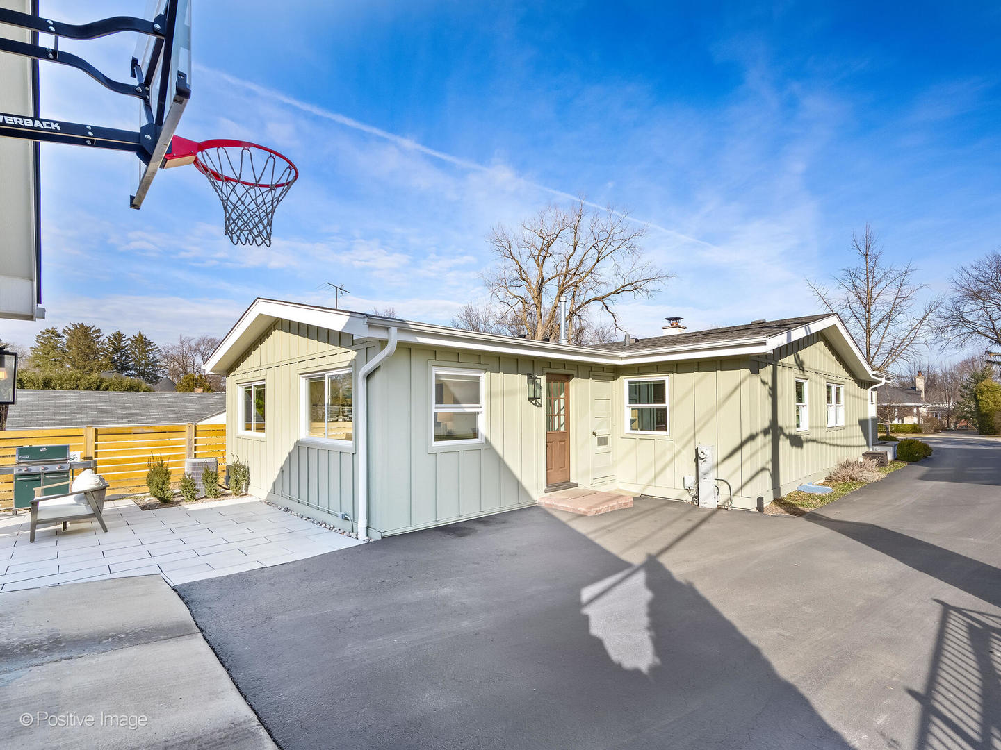 212 Woodstock Avenue, Clarendon Hills, IL 60514