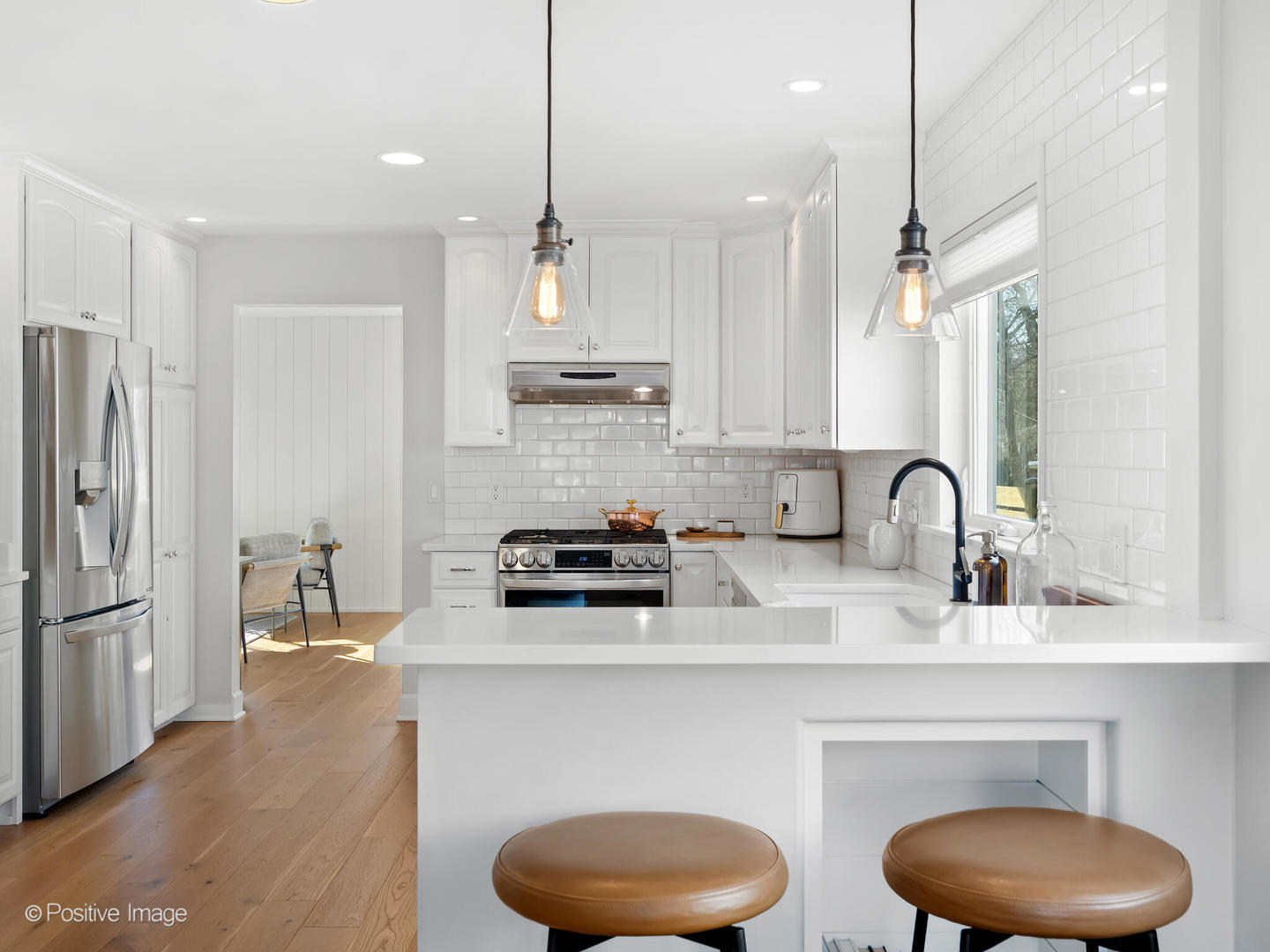 212 Woodstock Avenue, Clarendon Hills, IL 60514