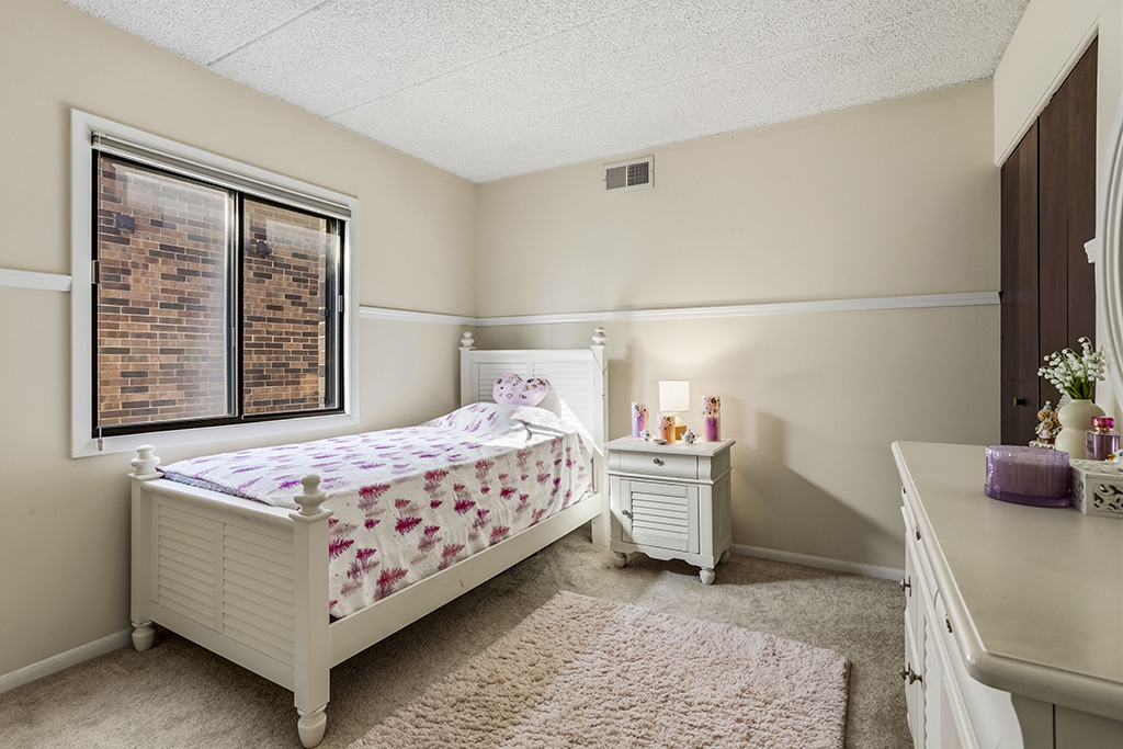 9600 S Mason Avenue #4, Oak Lawn, IL 60453