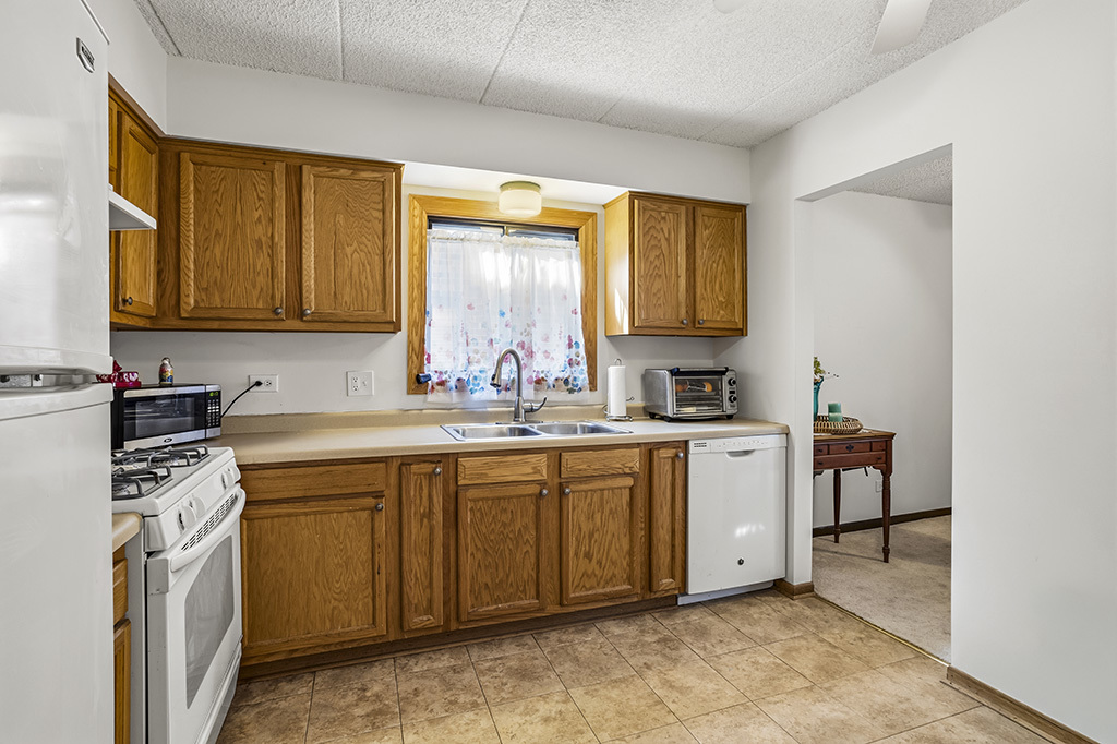 9600 S Mason Avenue #4, Oak Lawn, IL 60453