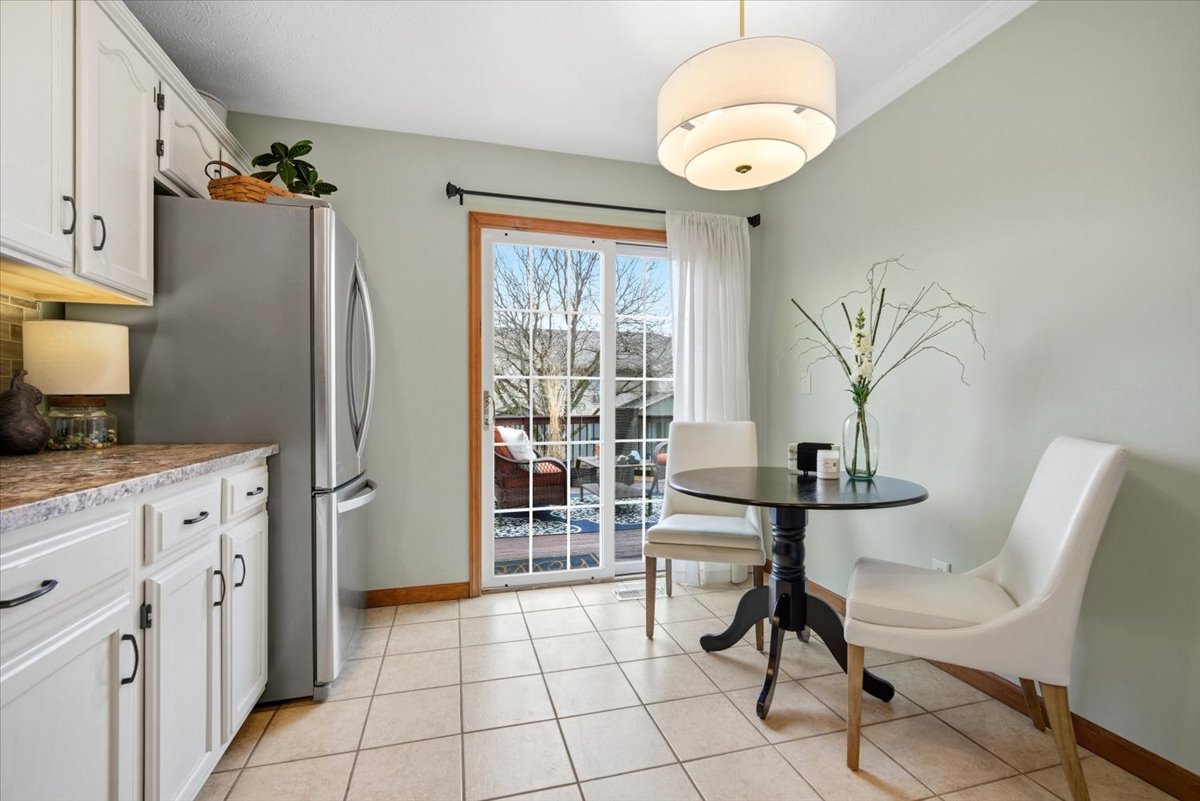 2731 Arrowhead Drive, Bloomington, IL 61704