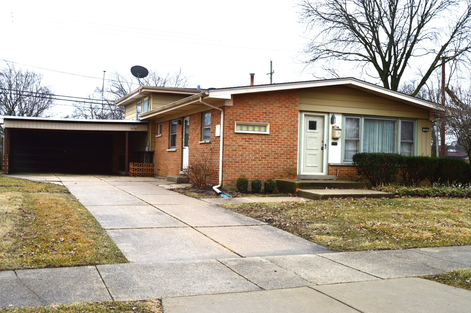 168 W Normandy Drive, Chicago Heights, IL 60411