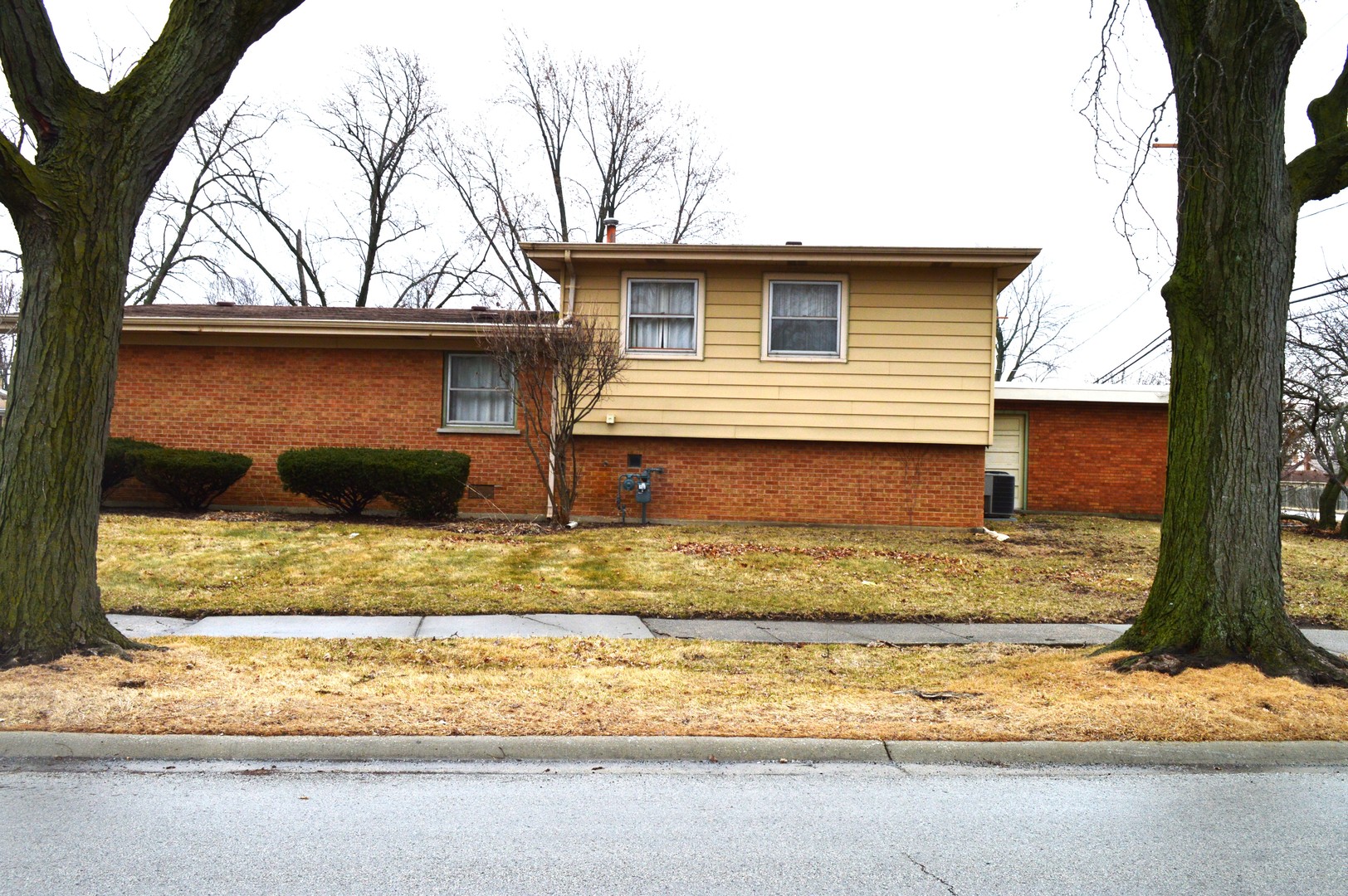 168 W Normandy Drive, Chicago Heights, IL 60411