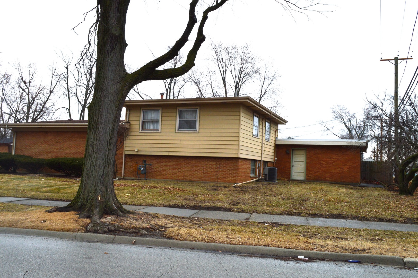 168 W Normandy Drive, Chicago Heights, IL 60411