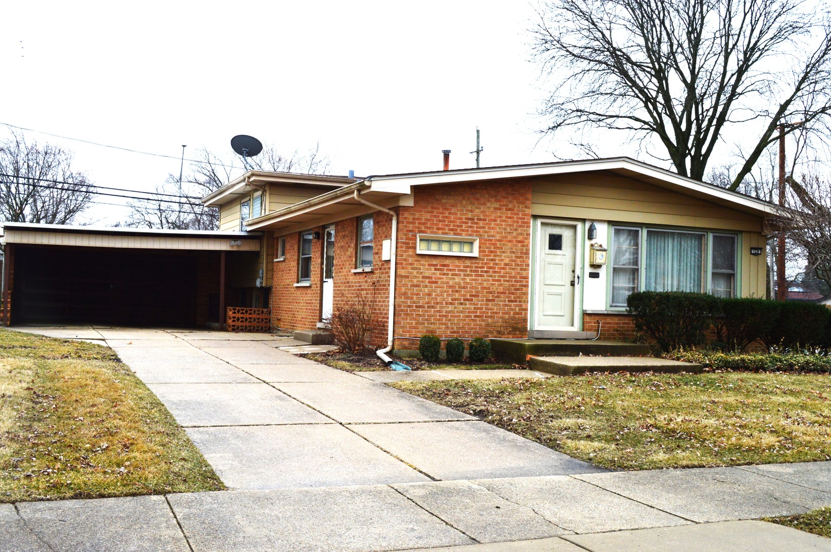 168 W Normandy Drive, Chicago Heights, IL 60411