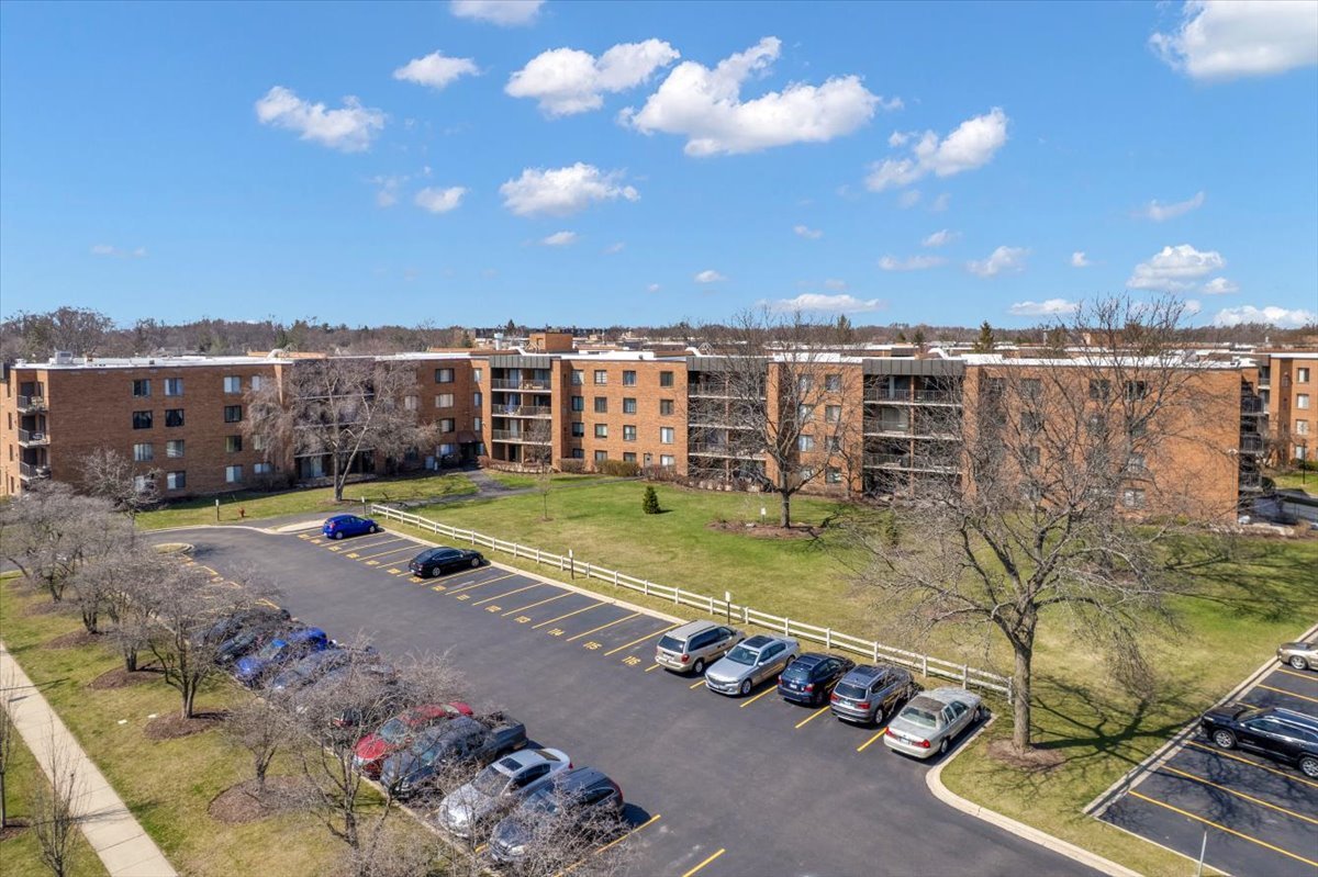 950 E Wilmette Road #325, Palatine, IL 60074