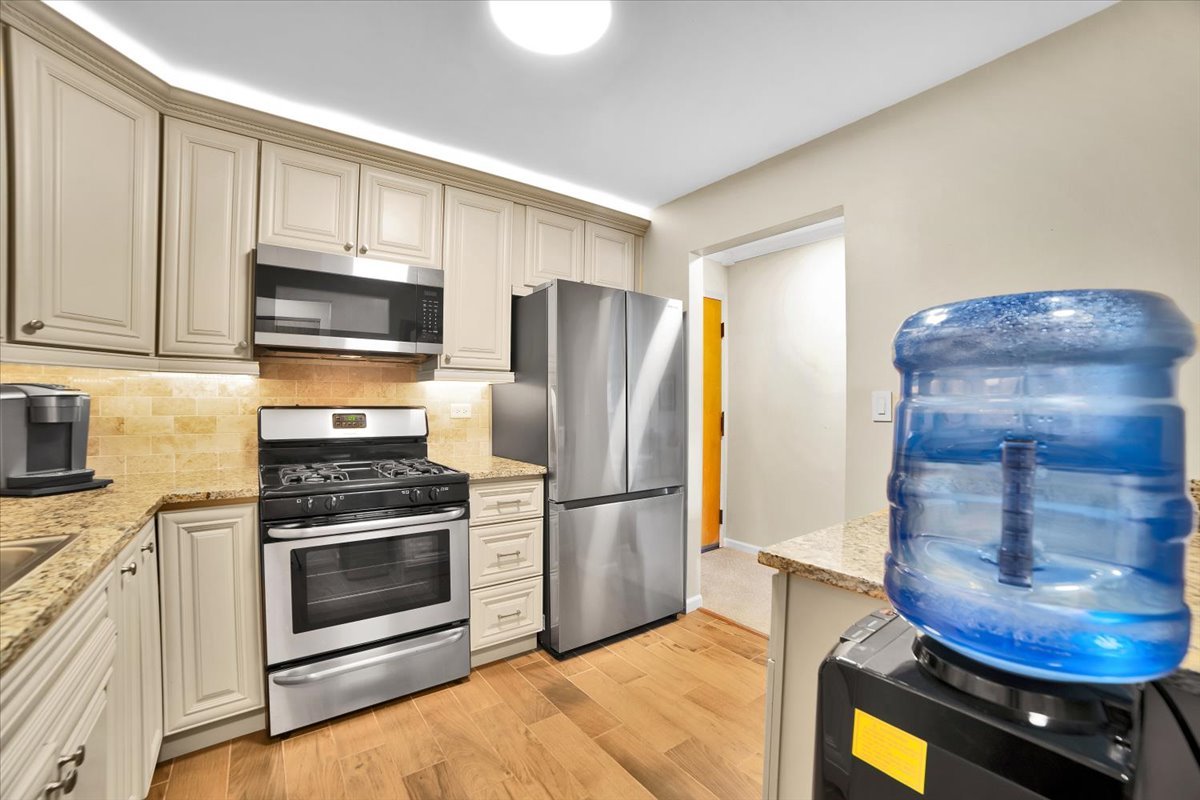 950 E Wilmette Road #325, Palatine, IL 60074