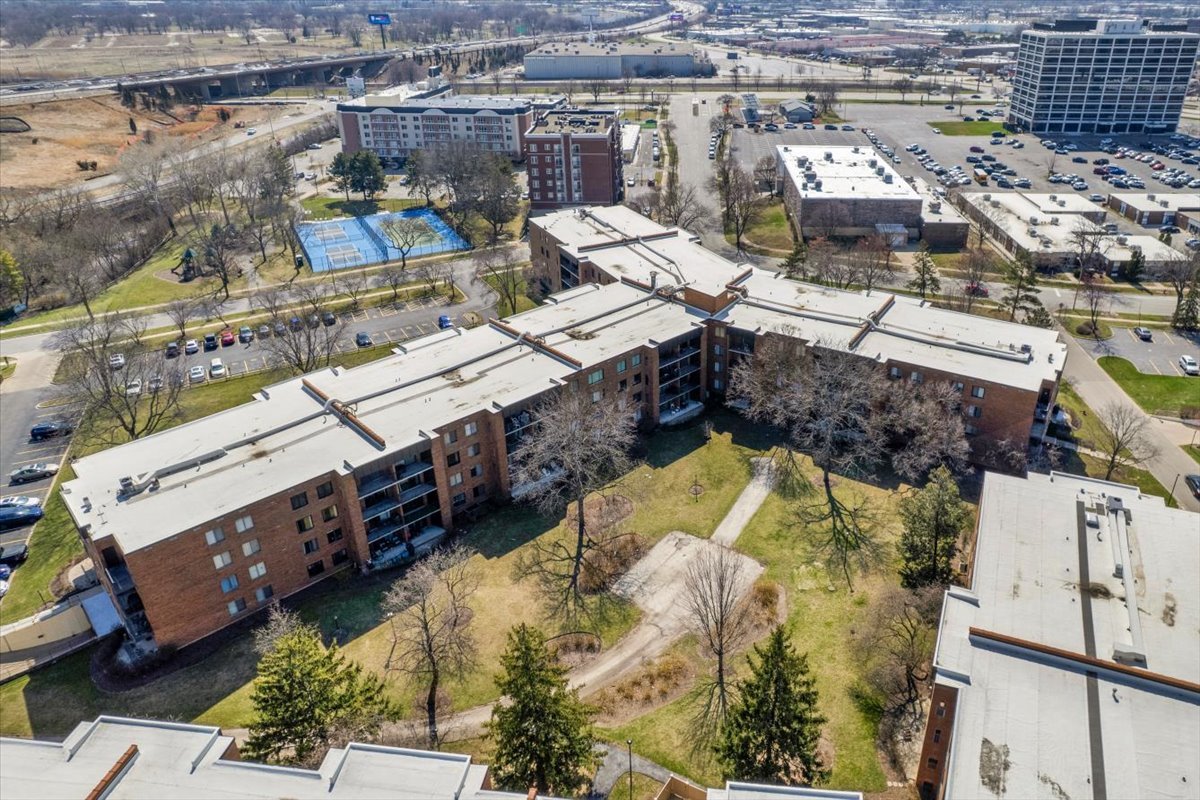 950 E Wilmette Road #325, Palatine, IL 60074