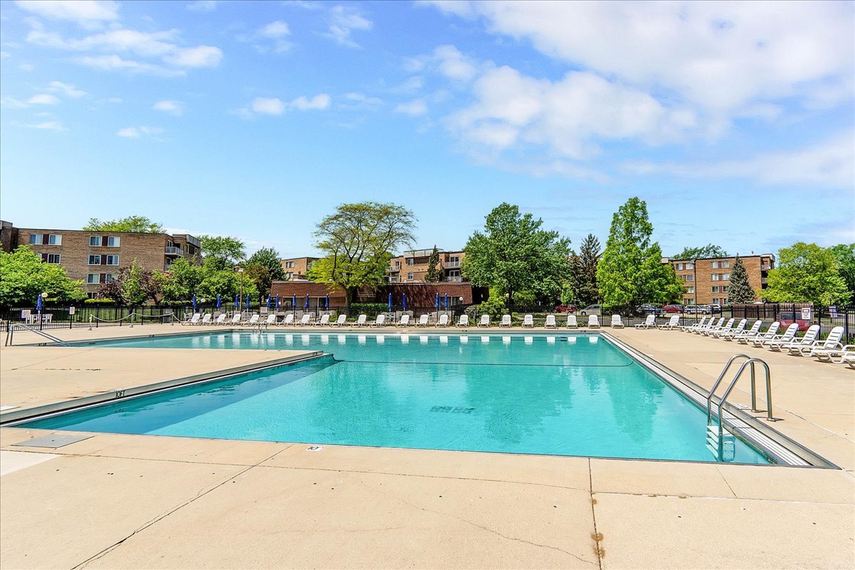 950 E Wilmette Road #325, Palatine, IL 60074