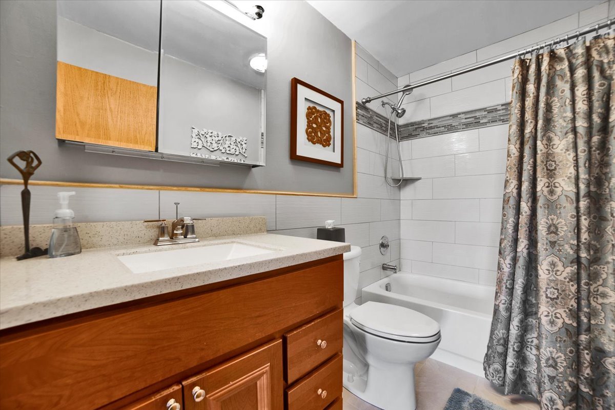 950 E Wilmette Road #325, Palatine, IL 60074