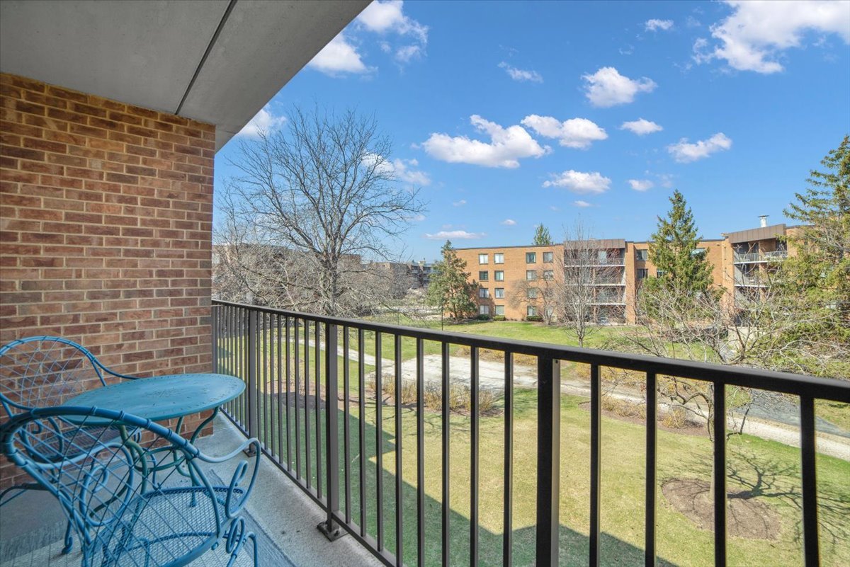 950 E Wilmette Road #325, Palatine, IL 60074
