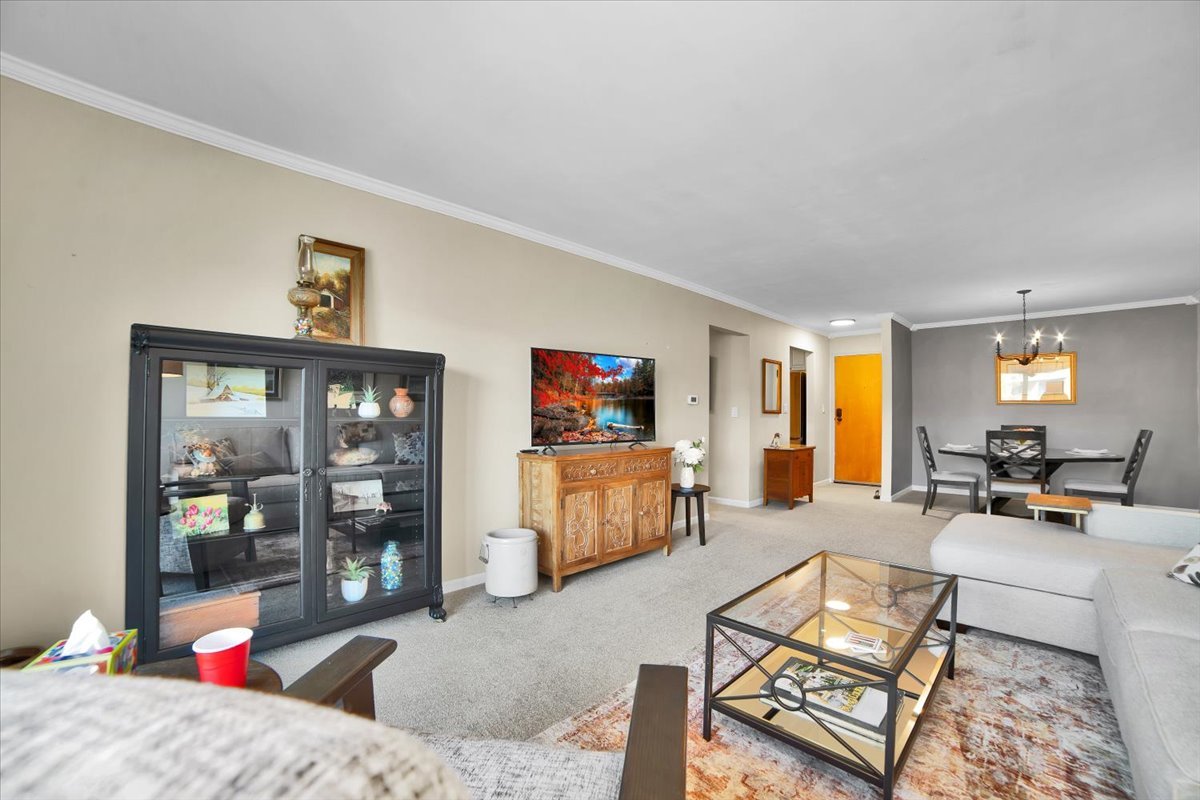 950 E Wilmette Road #325, Palatine, IL 60074