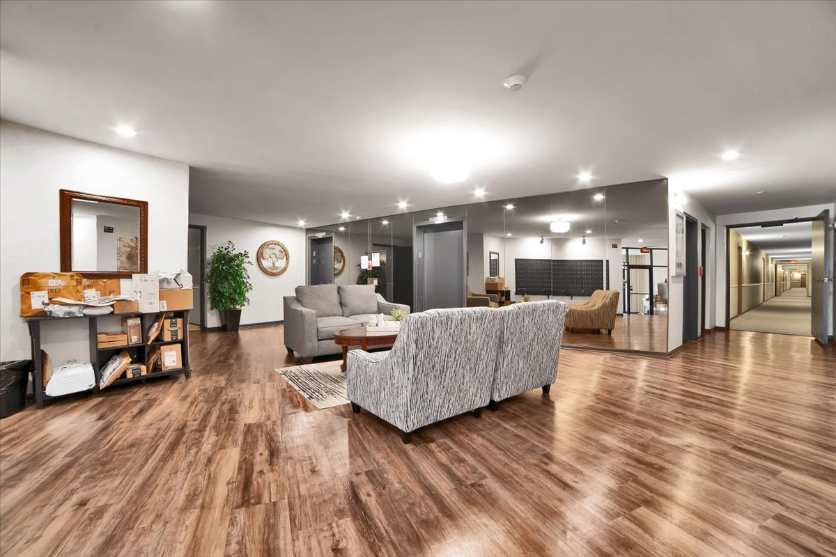 950 E Wilmette Road #325, Palatine, IL 60074