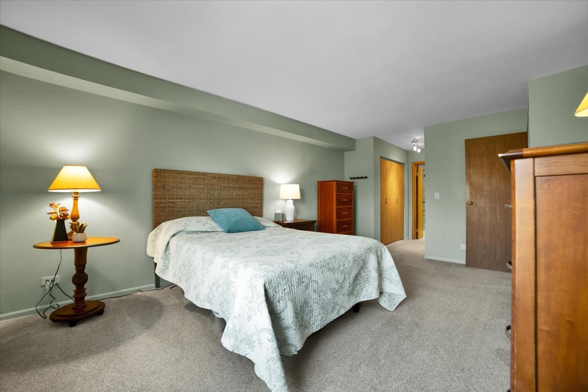 950 E Wilmette Road #325, Palatine, IL 60074