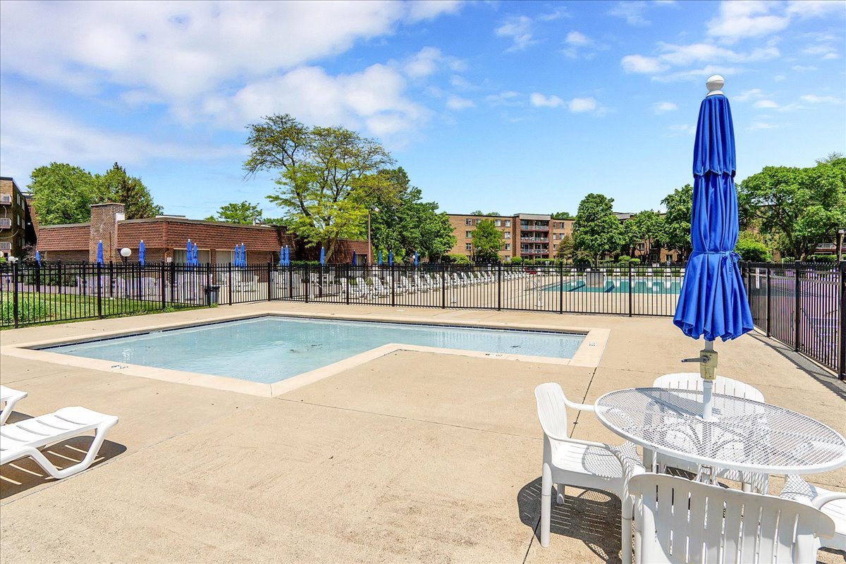 950 E Wilmette Road #325, Palatine, IL 60074