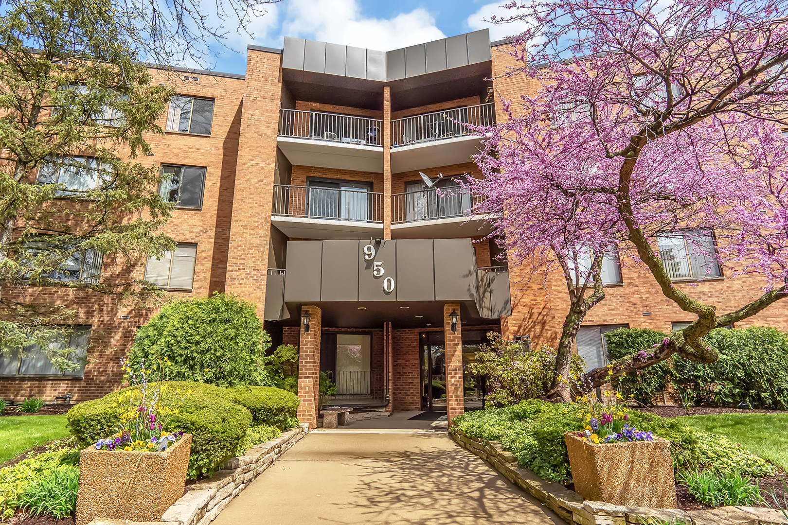 950 E Wilmette Road #325, Palatine, IL 60074