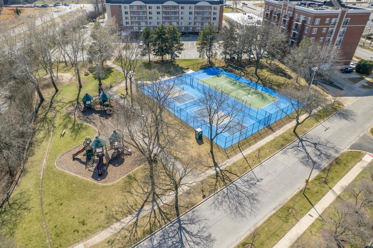 950 E Wilmette Road #325, Palatine, IL 60074