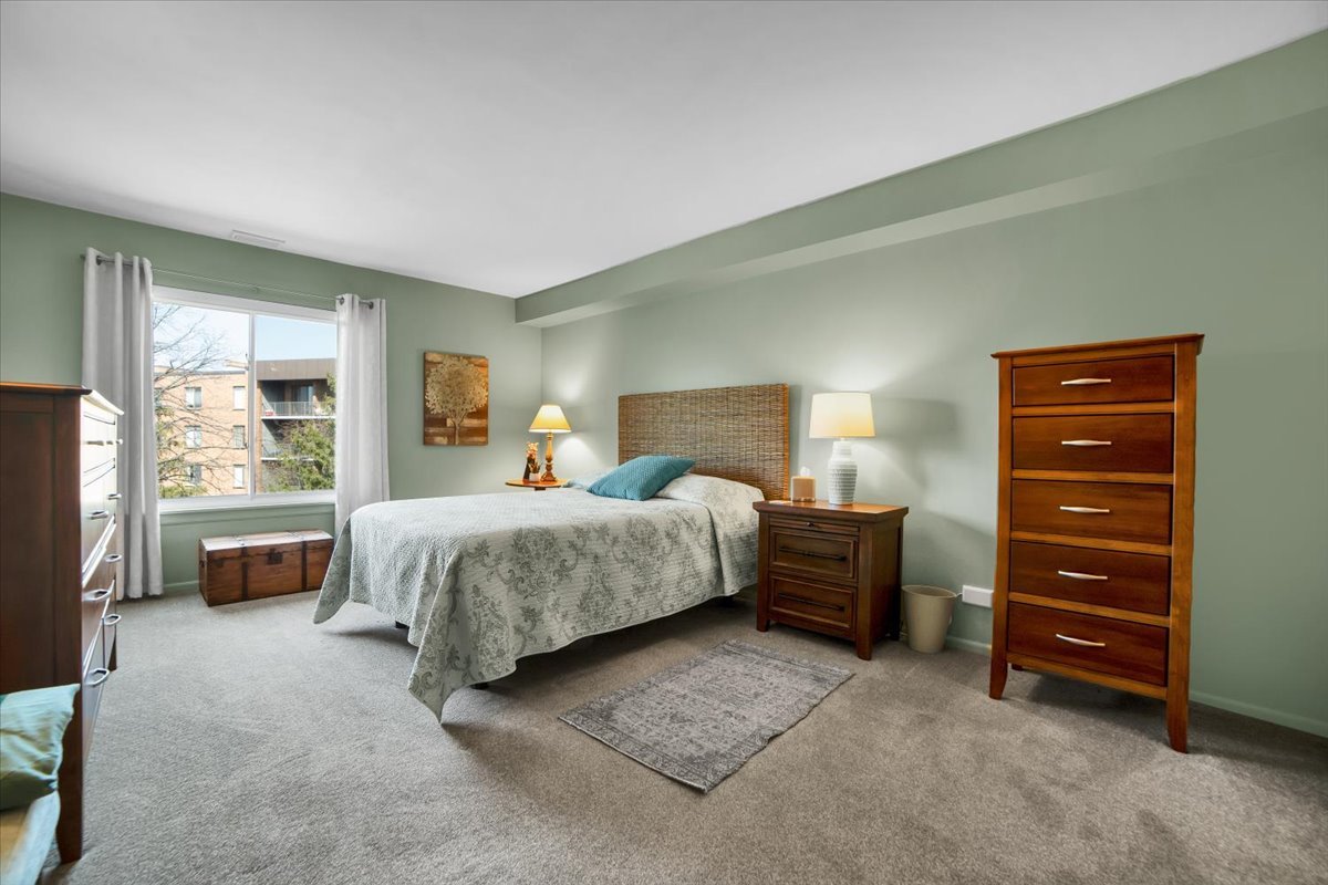 950 E Wilmette Road #325, Palatine, IL 60074