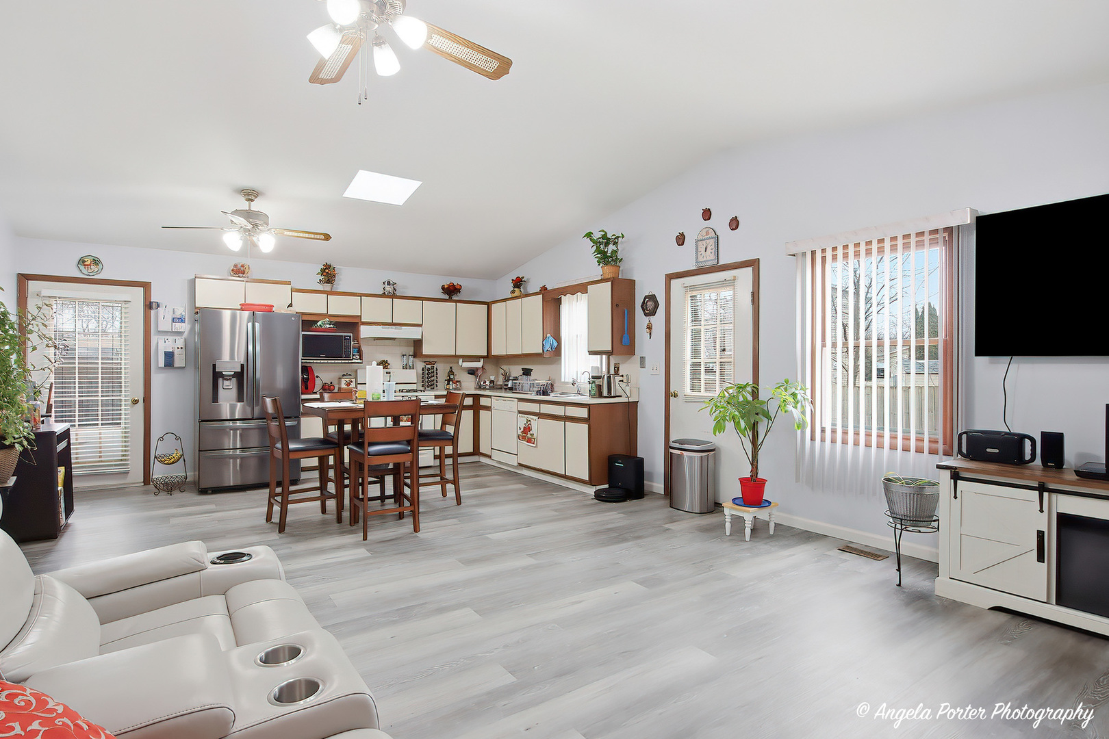 1201 Meadowbrook Drive, Round Lake Beach, IL 60073