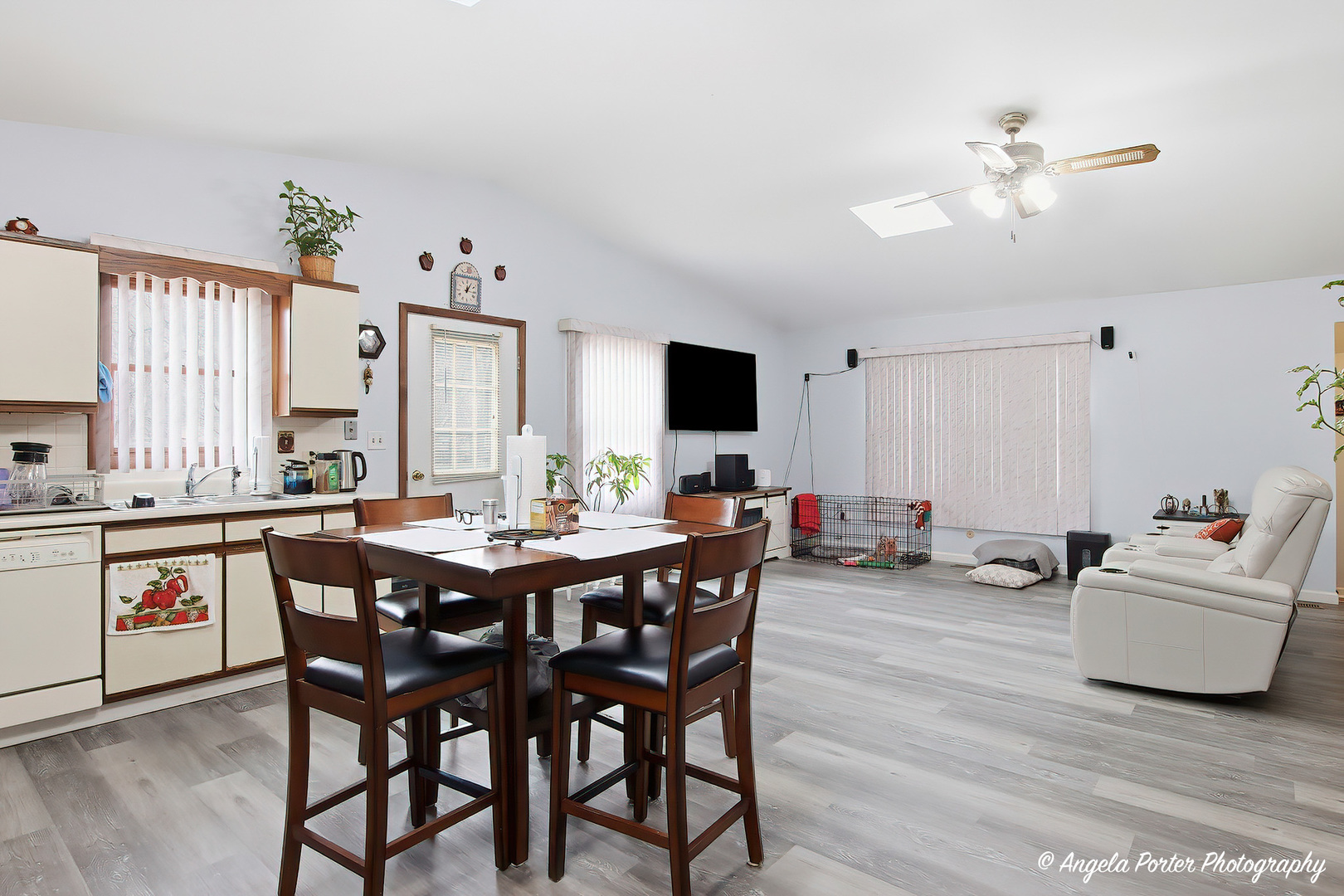 1201 Meadowbrook Drive, Round Lake Beach, IL 60073