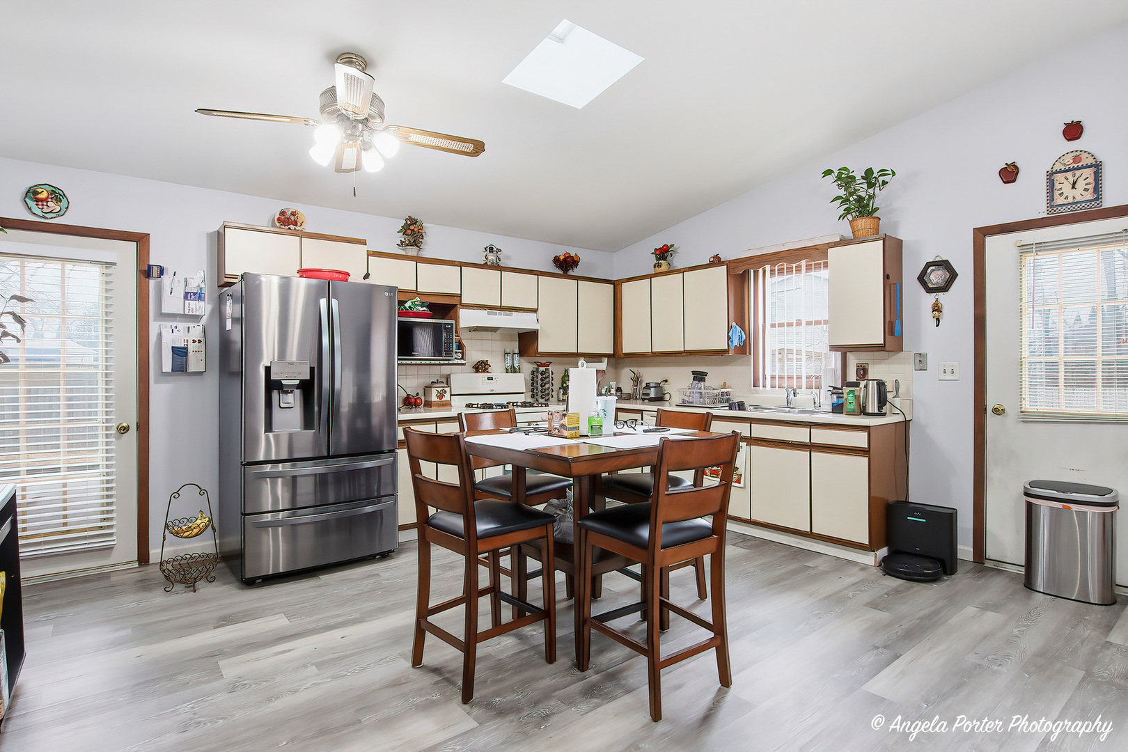 1201 Meadowbrook Drive, Round Lake Beach, IL 60073