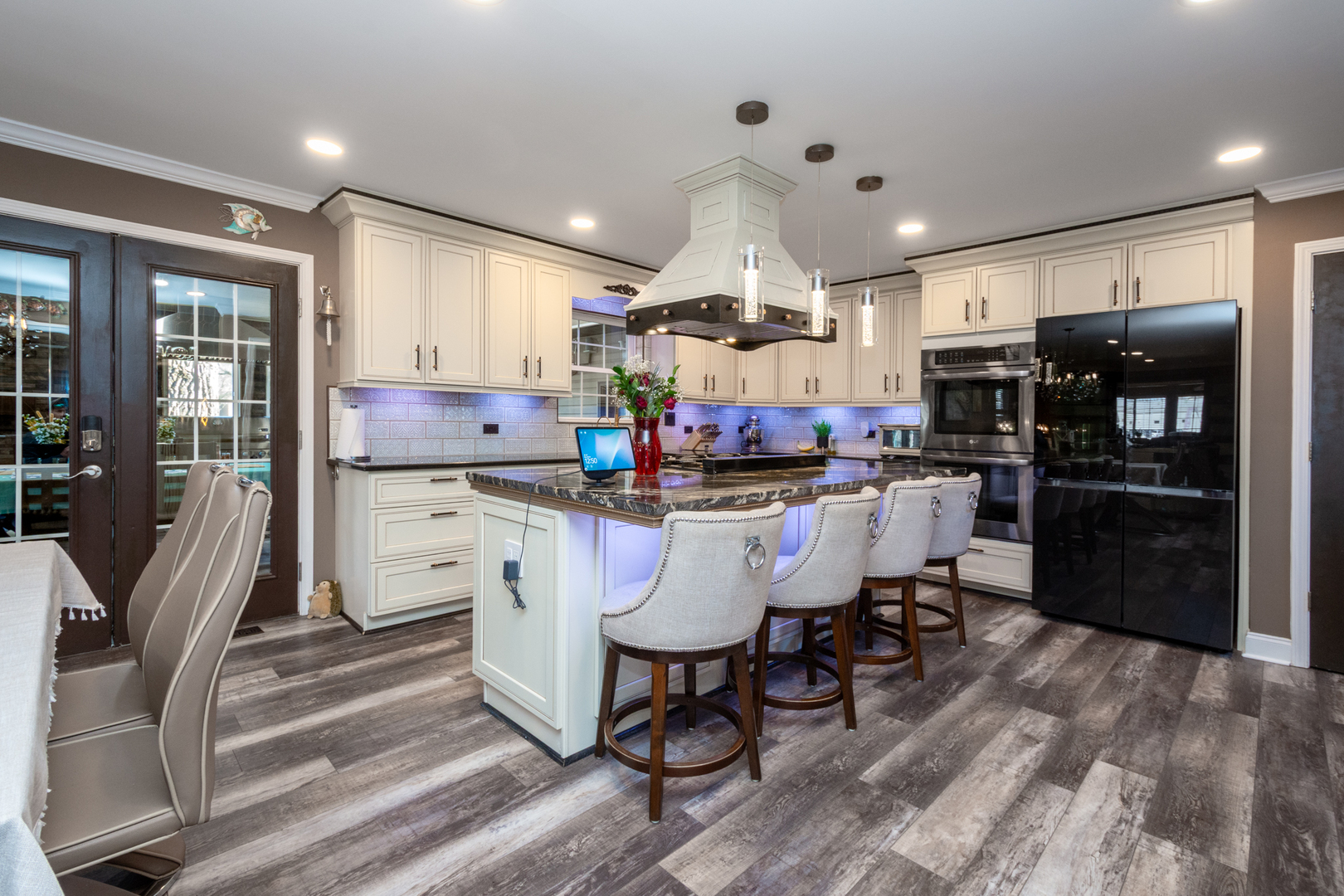 10 Matts Road, Fox Lake, IL 60020