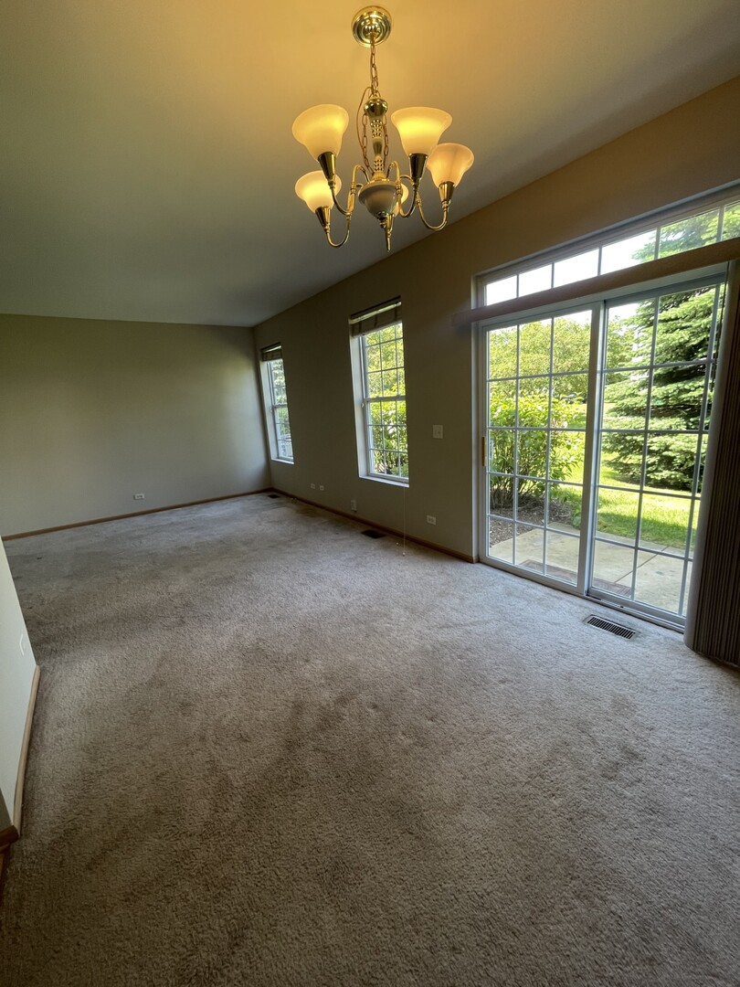 160 Concord Drive #160, Oswego, IL 60543