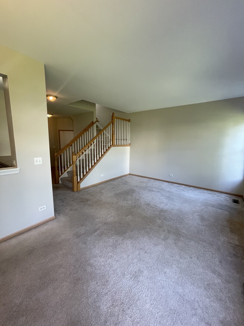 160 Concord Drive #160, Oswego, IL 60543