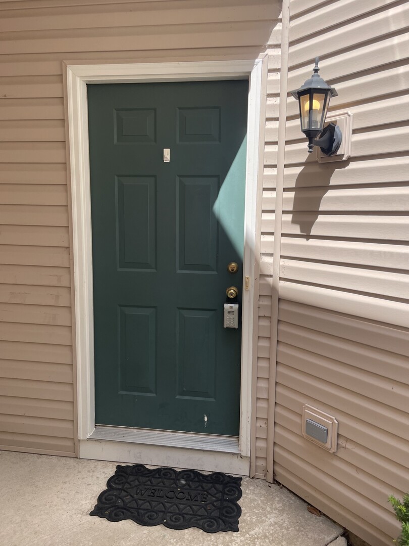 160 Concord Drive #160, Oswego, IL 60543