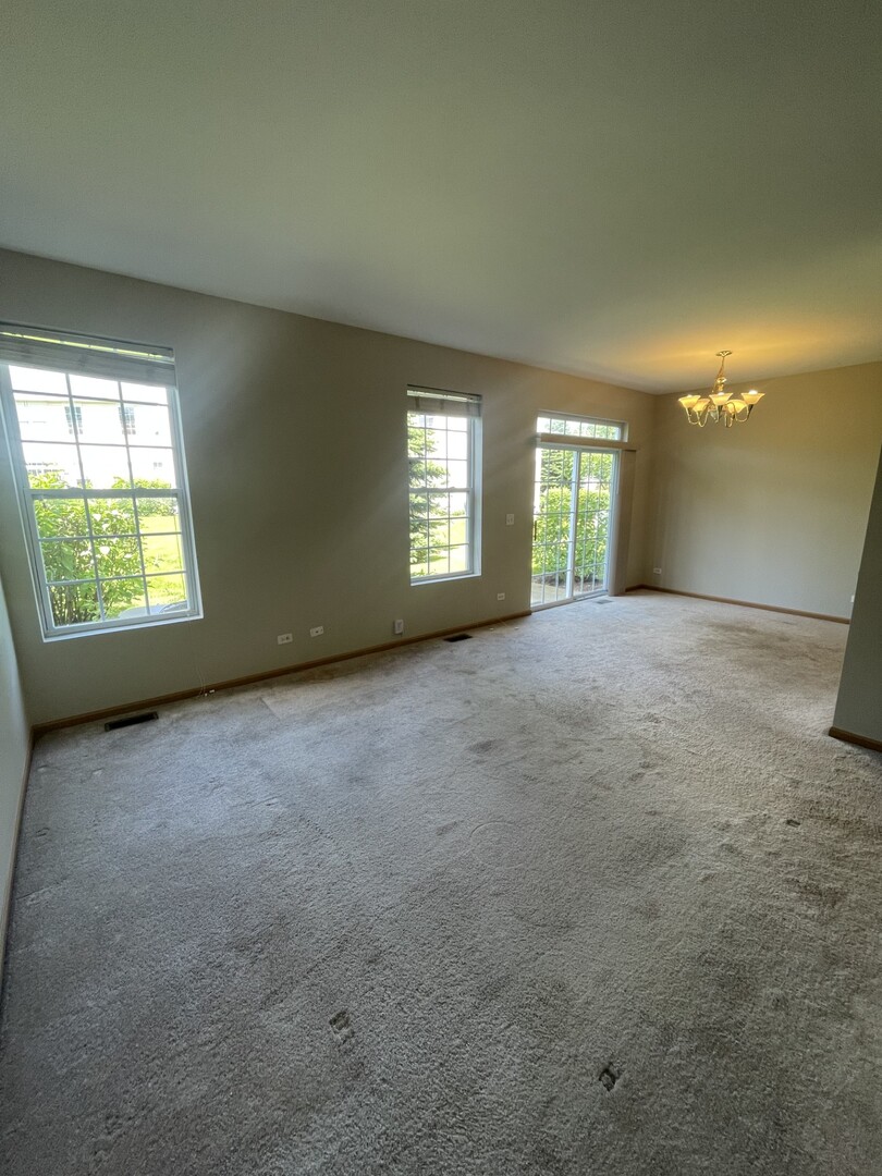 160 Concord Drive #160, Oswego, IL 60543