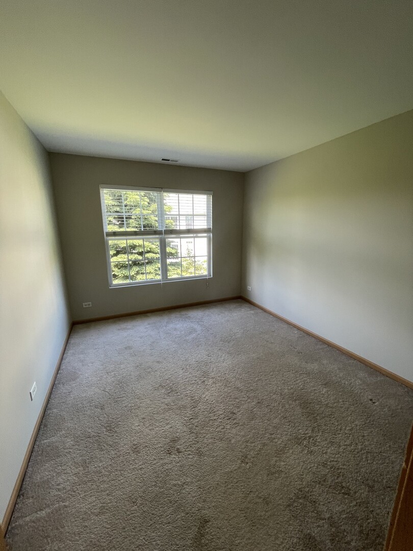 160 Concord Drive #160, Oswego, IL 60543