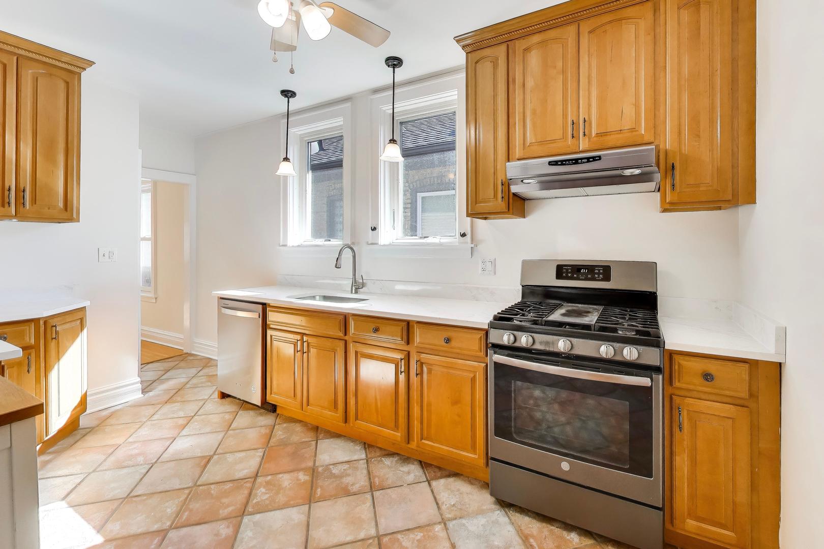 6224 N Rockwell Street, Chicago, IL 60659