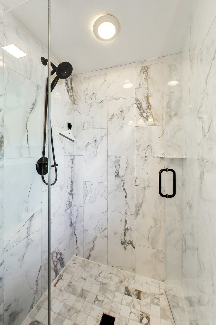 6224 N Rockwell Street, Chicago, IL 60659