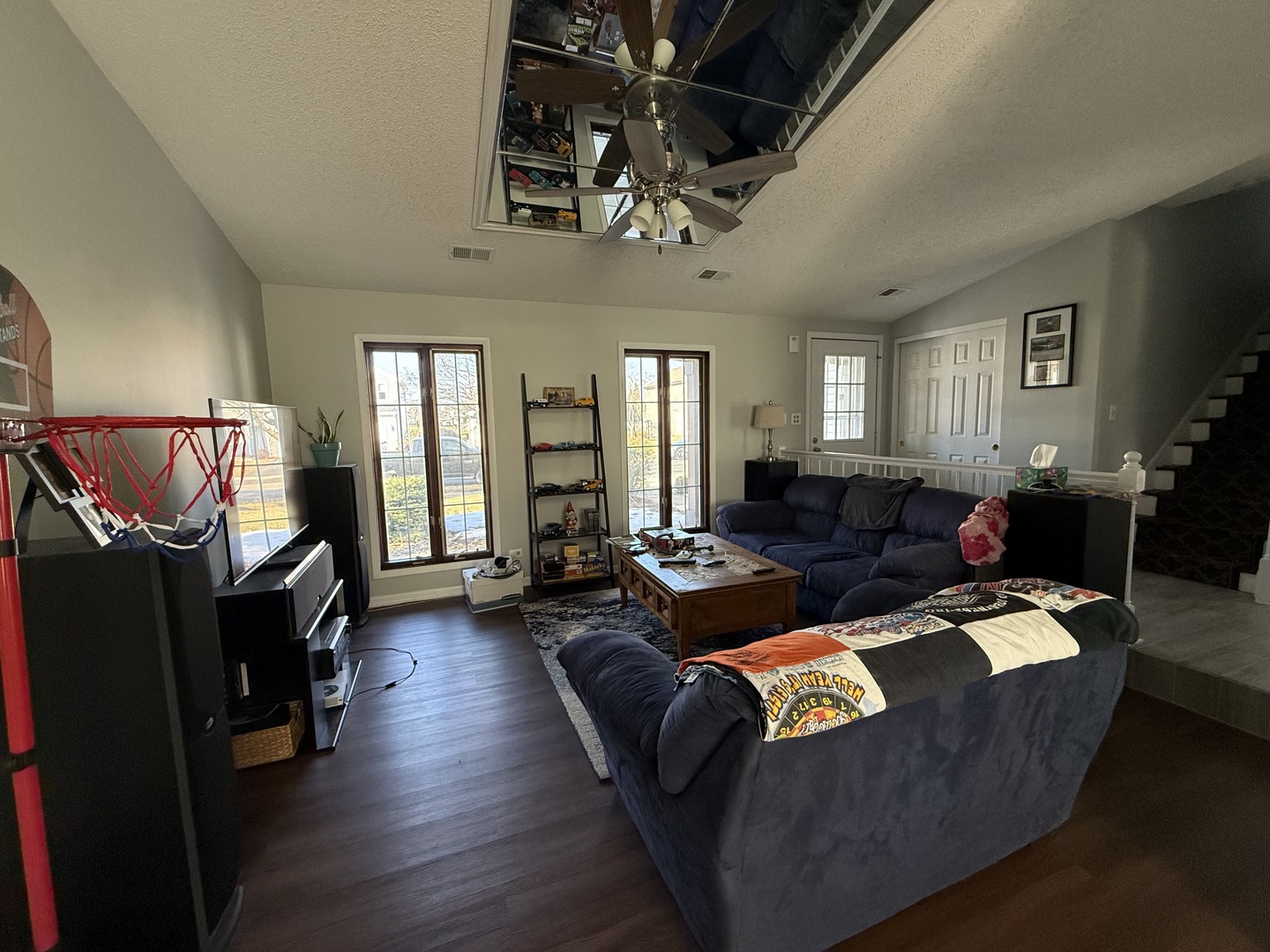 1172 Hill Crest Drive, Carol Stream, IL 60188