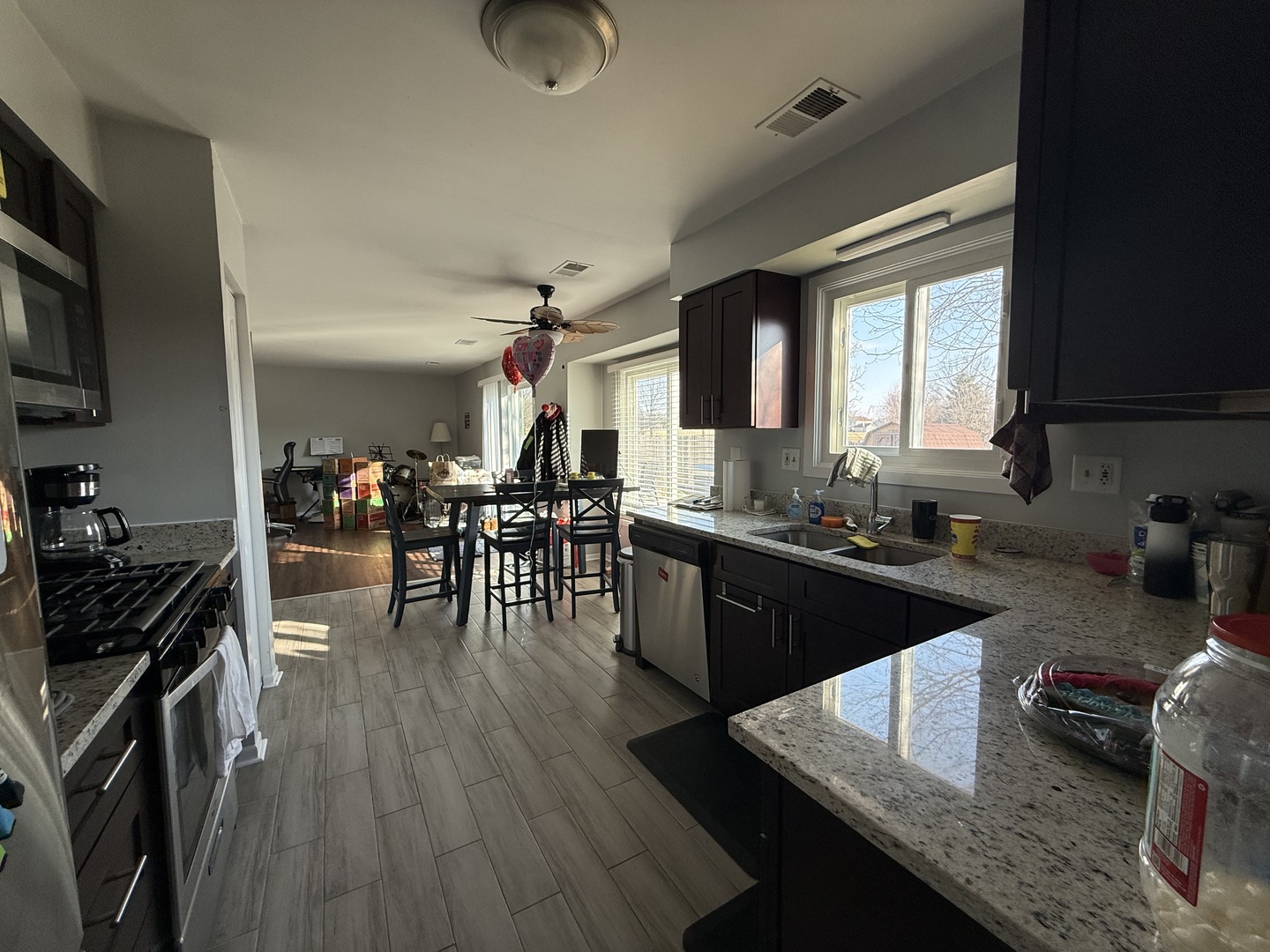 1172 Hill Crest Drive, Carol Stream, IL 60188