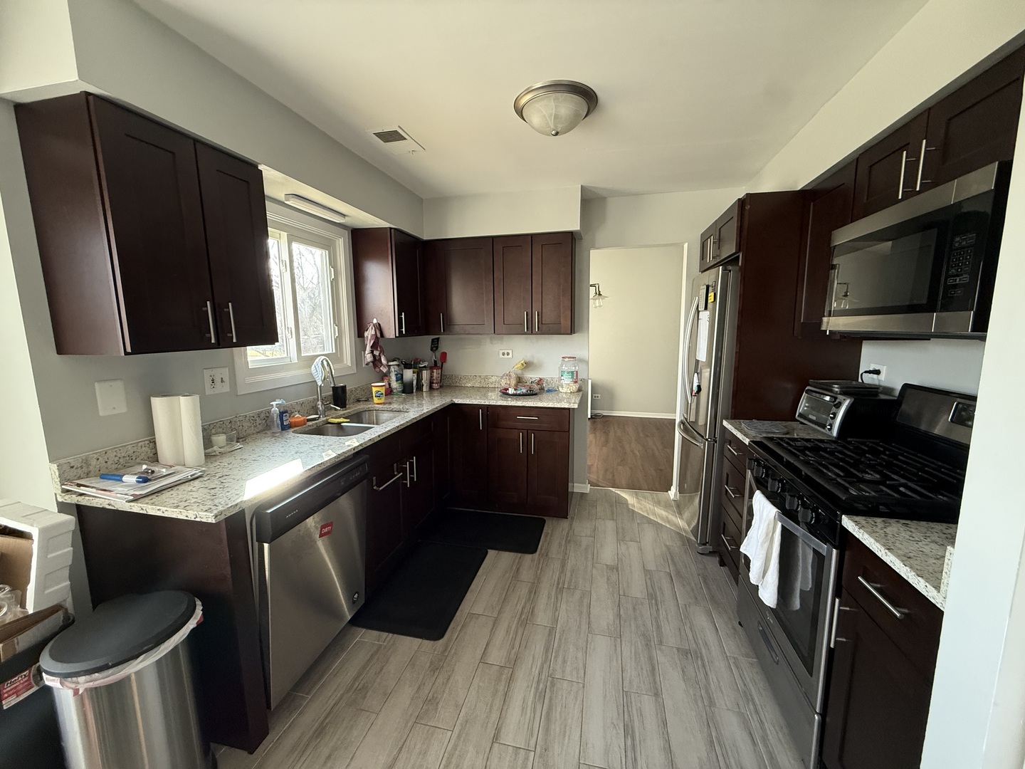 1172 Hill Crest Drive, Carol Stream, IL 60188