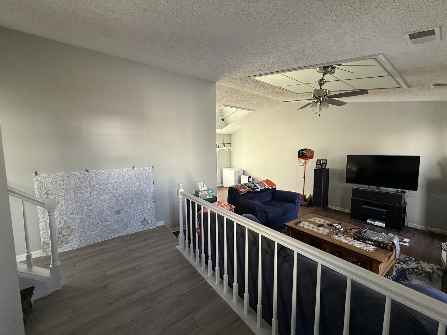 1172 Hill Crest Drive, Carol Stream, IL 60188