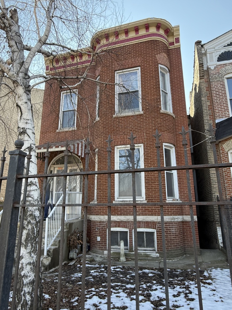 2831 W Congress Parkway, Chicago, IL 60612