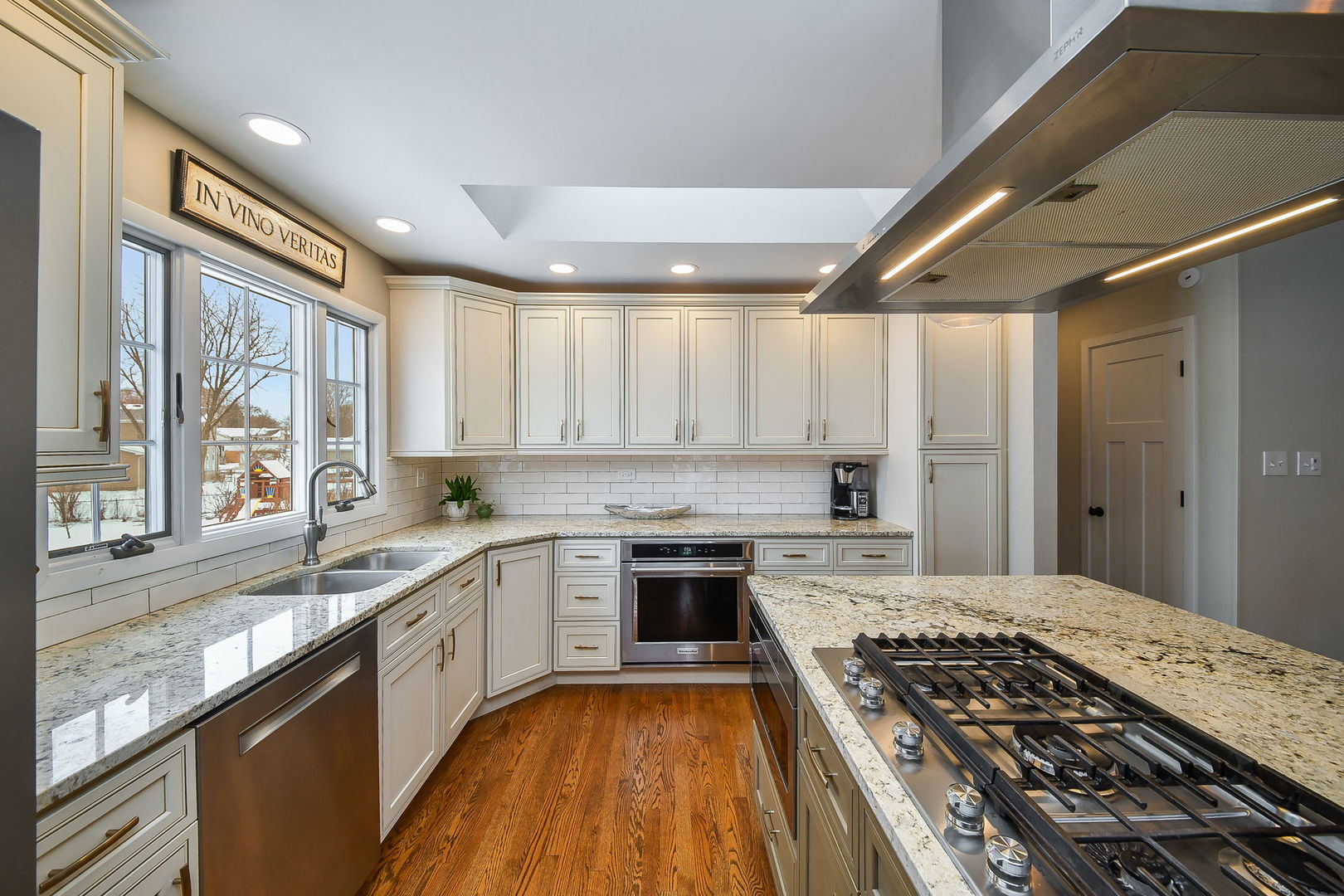 1926 Cheshire Lane, Wheaton, IL 60189