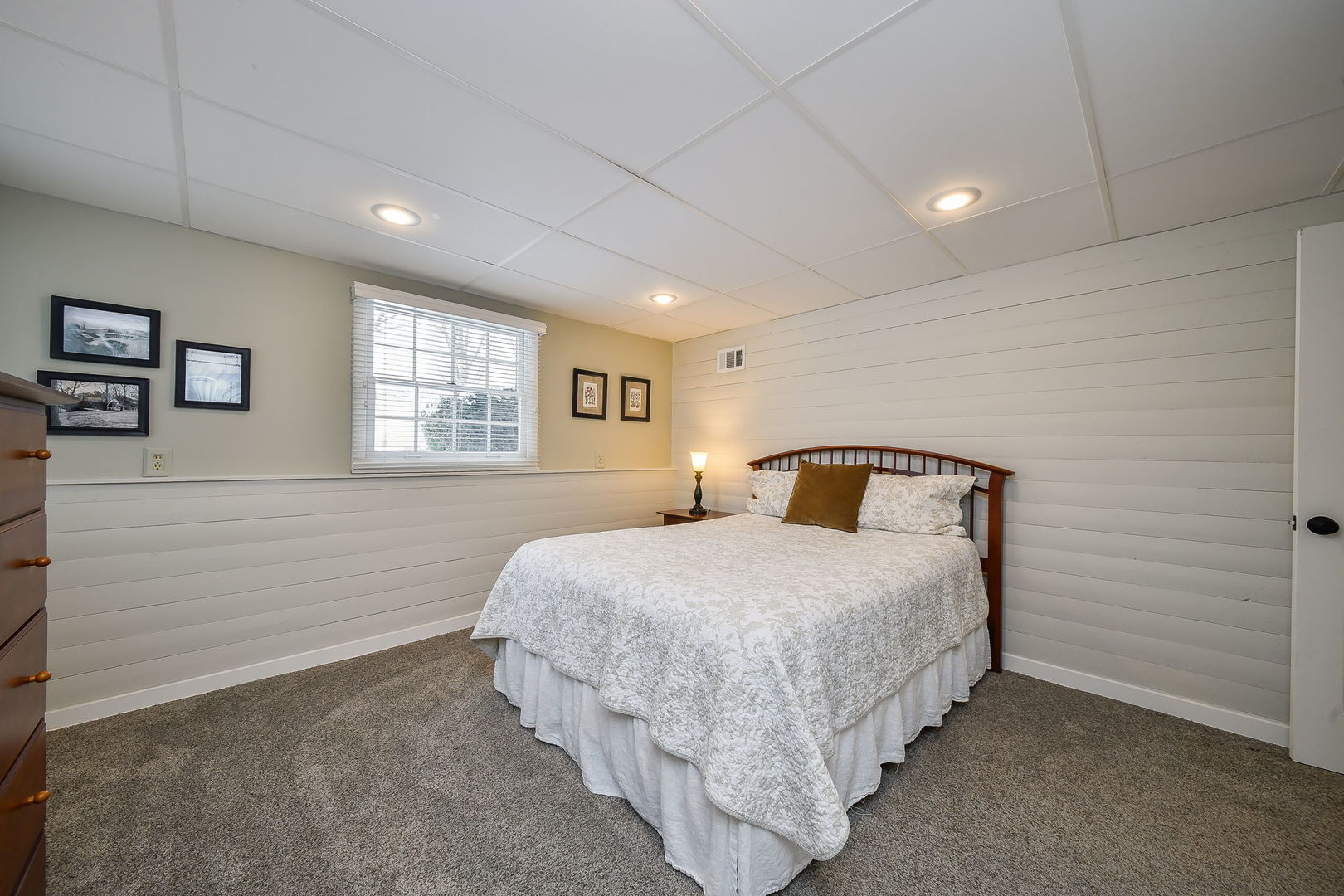 1926 Cheshire Lane, Wheaton, IL 60189