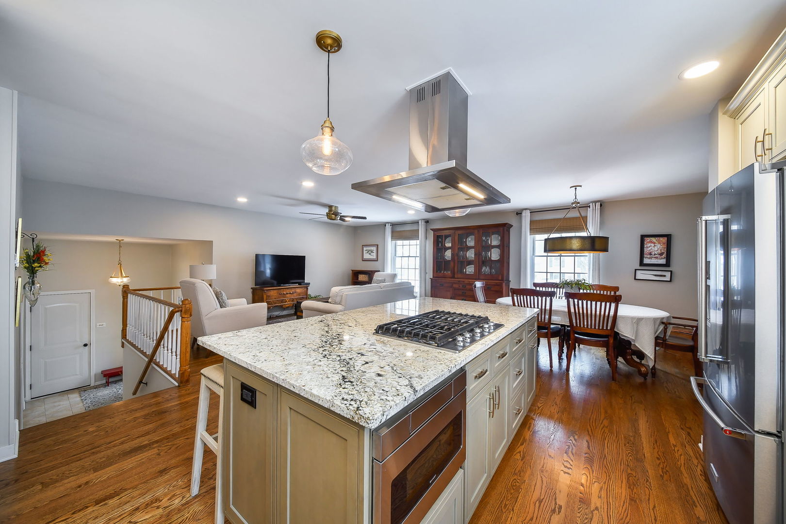 1926 Cheshire Lane, Wheaton, IL 60189