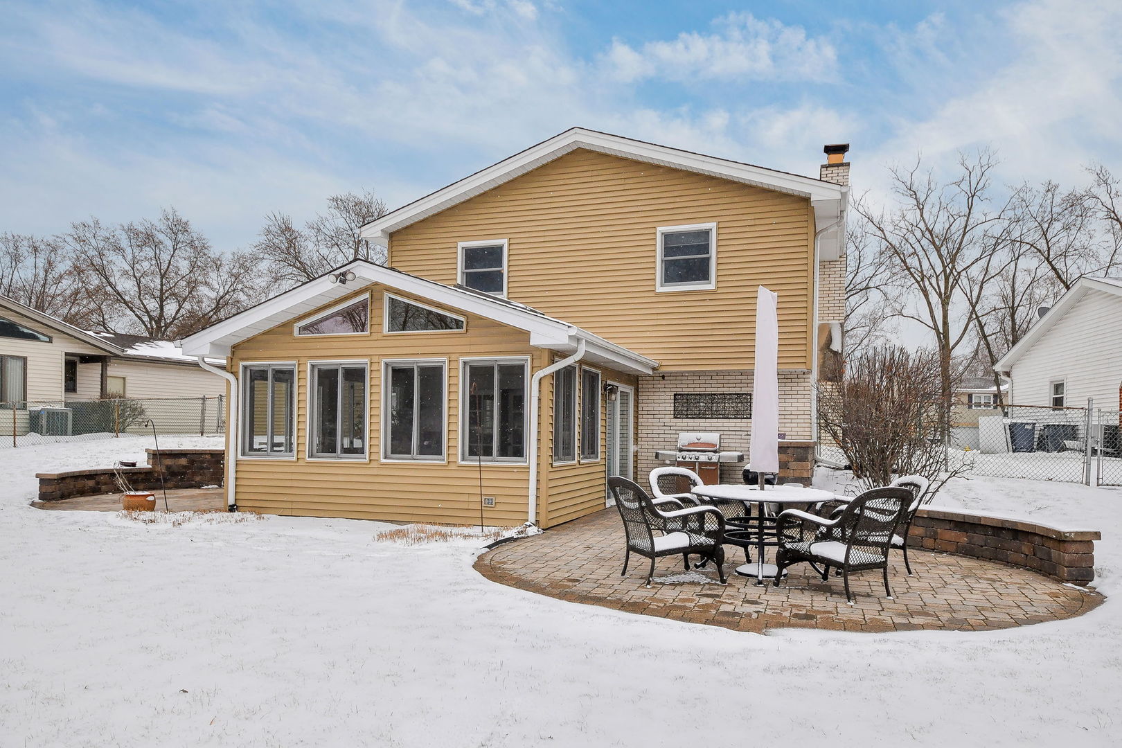 1926 Cheshire Lane, Wheaton, IL 60189