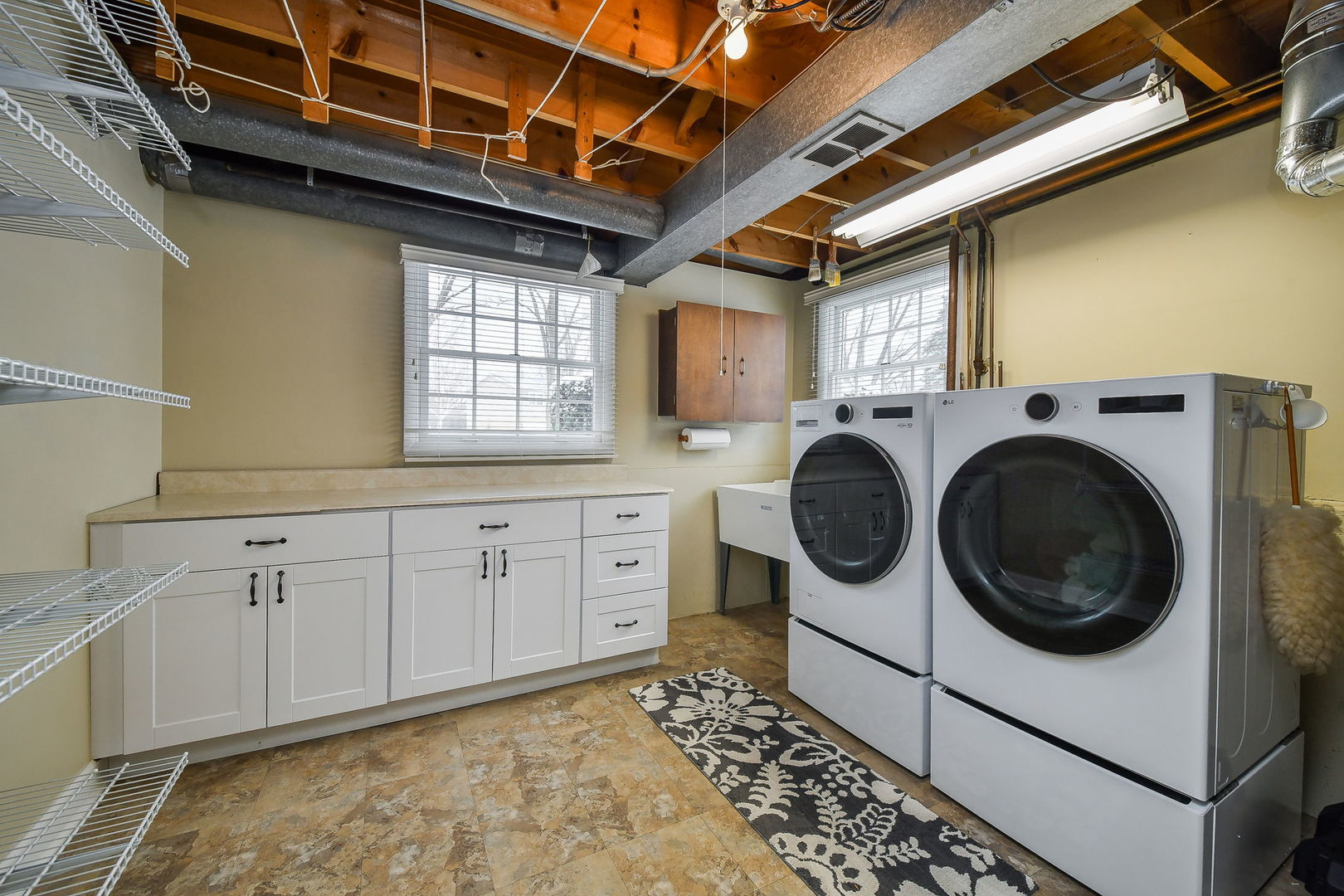 1926 Cheshire Lane, Wheaton, IL 60189