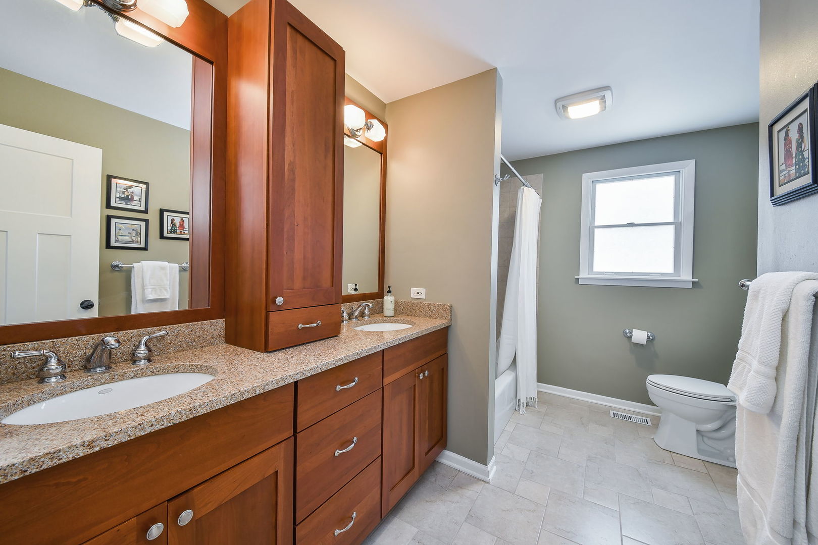 1926 Cheshire Lane, Wheaton, IL 60189