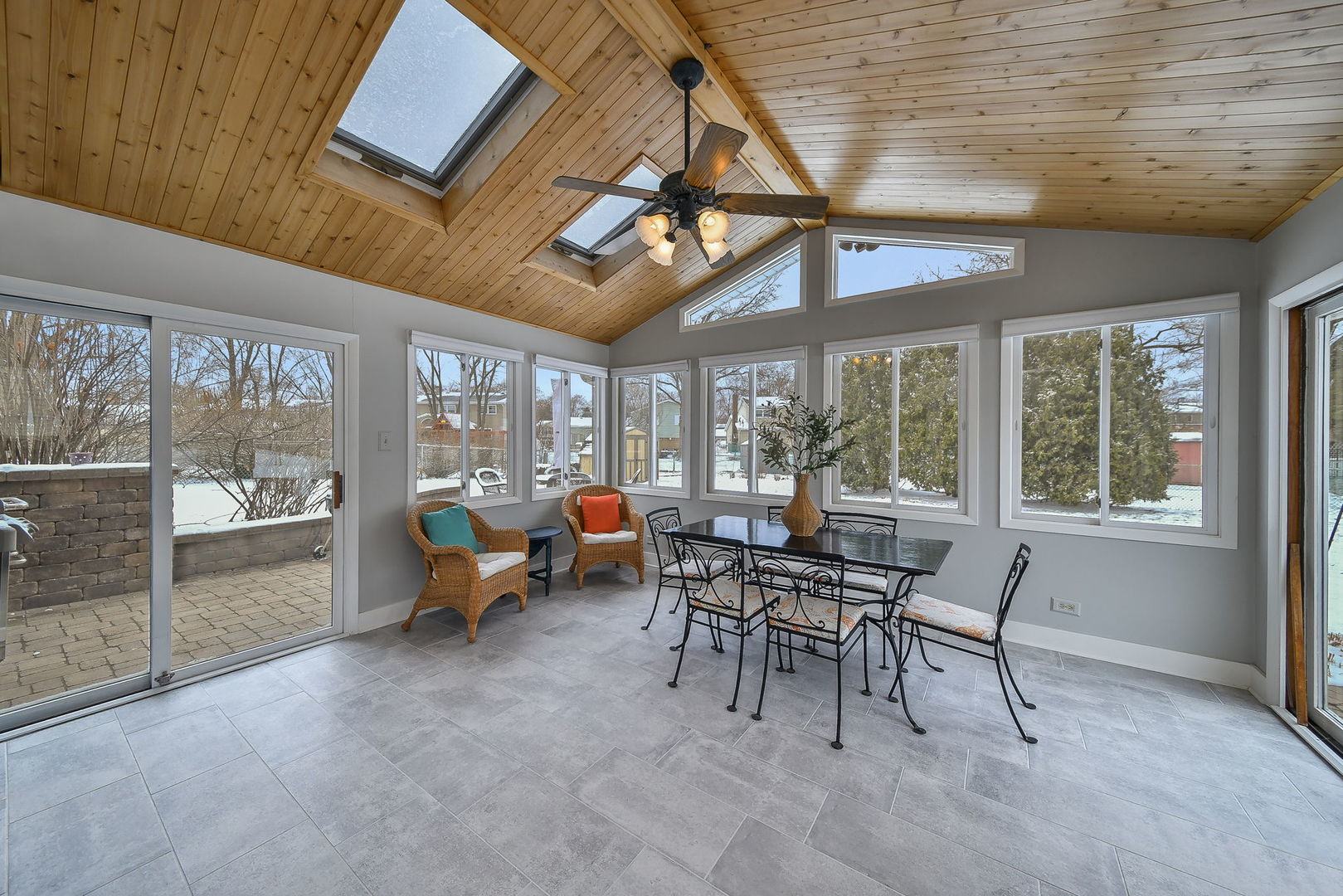 1926 Cheshire Lane, Wheaton, IL 60189