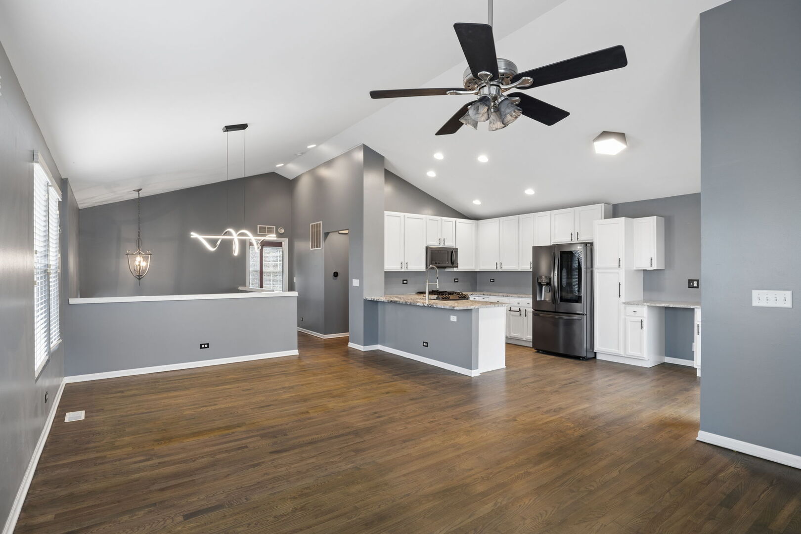 460 Valentine Way, Oswego, IL 60543