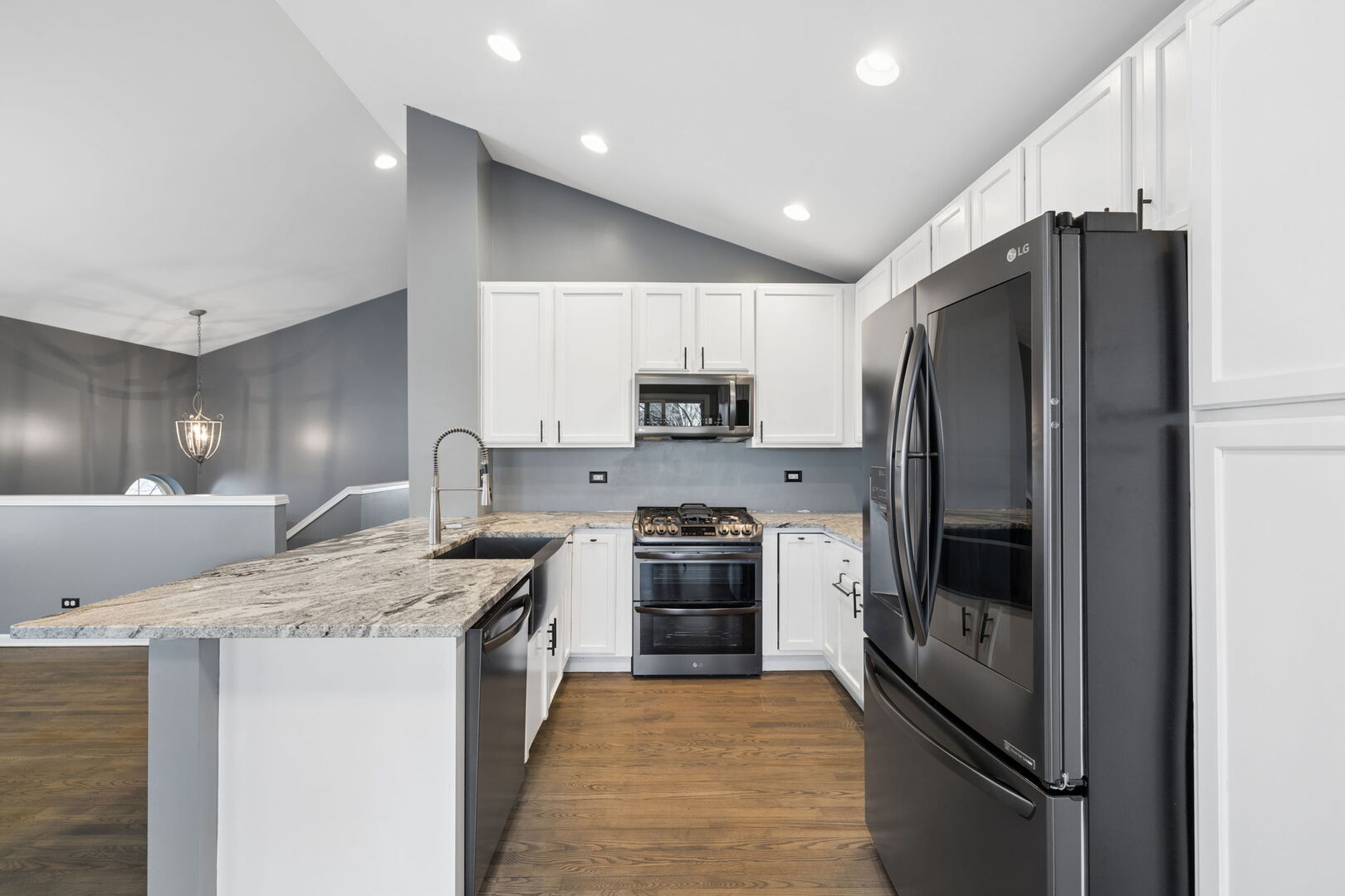 460 Valentine Way, Oswego, IL 60543